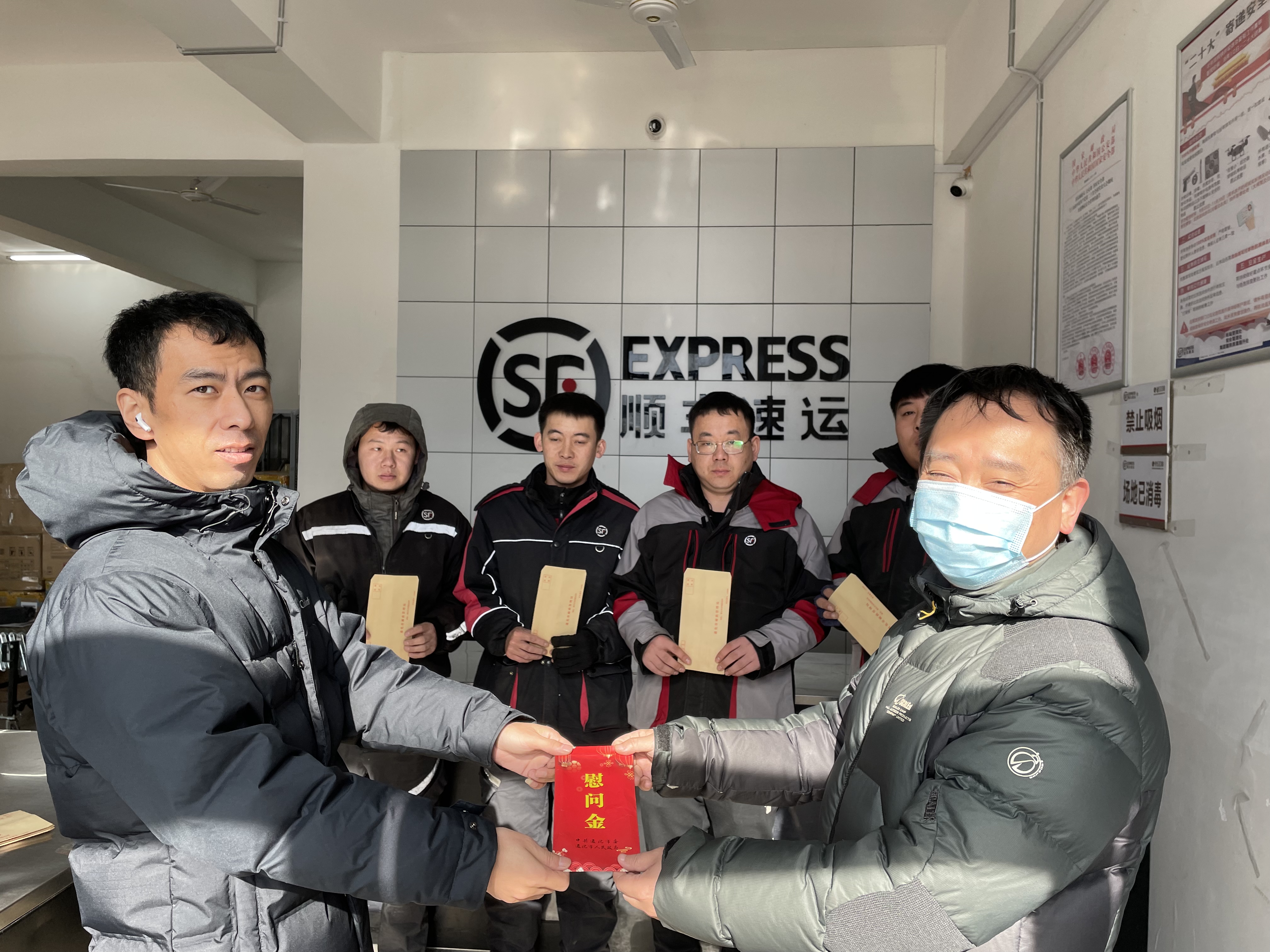 节日期间不打烊 留岗红包暖心肠